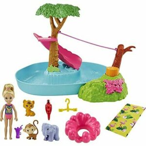 Barbie Chelsea El cumpleaños perdido Muñeca Rubia con Set de Juego de Agua, Mascotas de Juguete y Accesorios (Mattel GTM85)